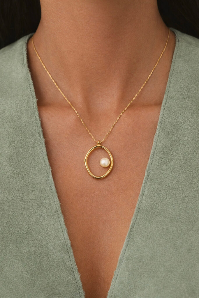 Wire Pearl Necklace