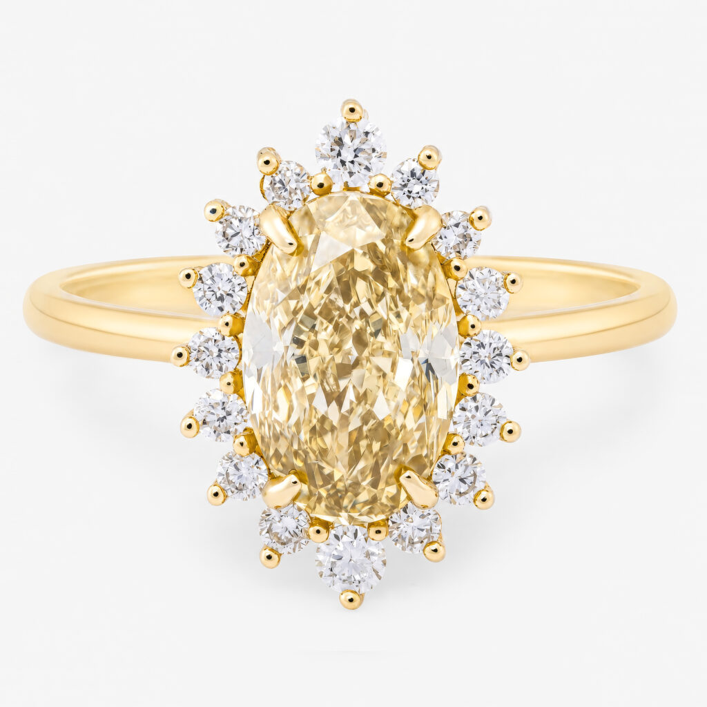 Âme du Soleil 2ct Yellow Oval Diamond Ring