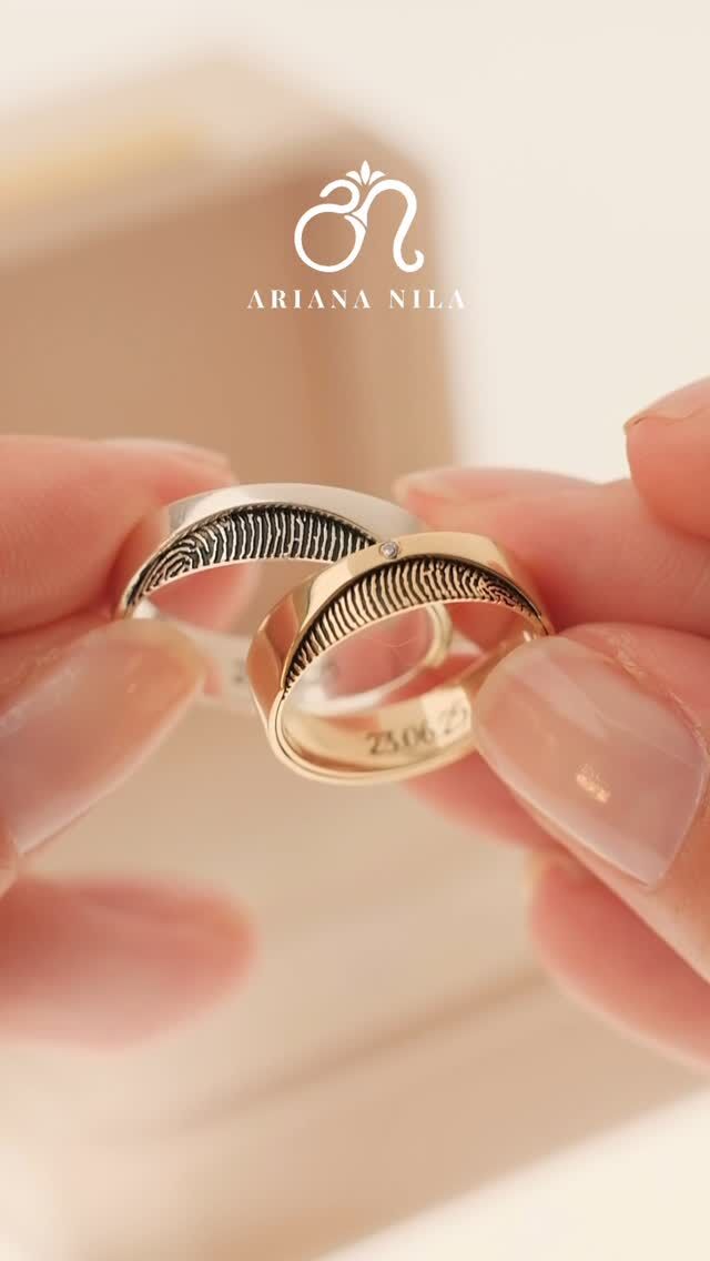 E punuar me porosi te vecant ❤️ Urime martesa çiftit ✨✨💍 Personalizim i plotë.
💛 Material cilësor: flori 14 karatësh.
🔒 Shenjë unike e gishtit – vetëm e juaja.